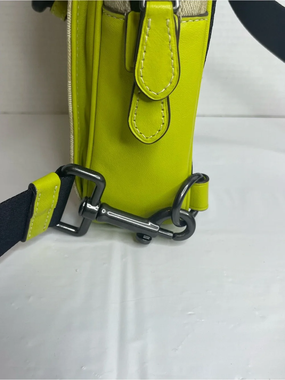 Coach track pack